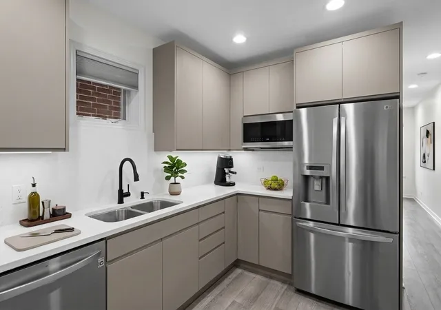 Listing Photo 5 - Condo for sale in building located at 3835 N Ashland Ave, Chicago, IL 60613 - Unit #1G