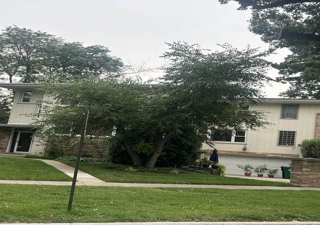Listing Photo 4 - Condo for sale in building located at 1140 N NW Hwy, Park Ridge, IL 60068