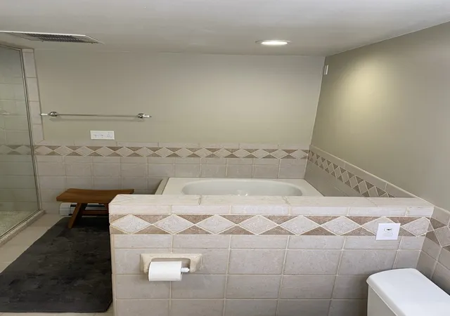Listing Photo 5 - Condo for sale in building located at 1140 N NW Hwy, Park Ridge, IL 60068