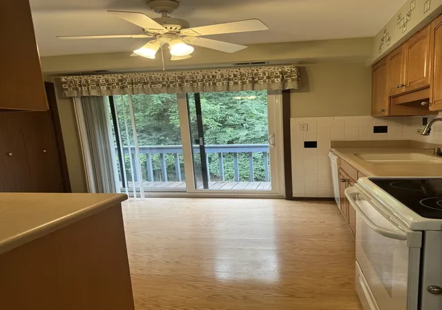 Listing Photo 4 - Condo for sale in building located at 1857 Portsmouth Dr, Lisle, IL 60532 - Unit #D