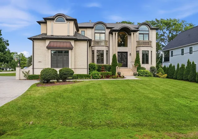 Photo 1 of Single family home for sale at 5605 S Monroe St, Hinsdale, IL 60521 | MLS# 12730554 | Listing updated on 2026-10-21