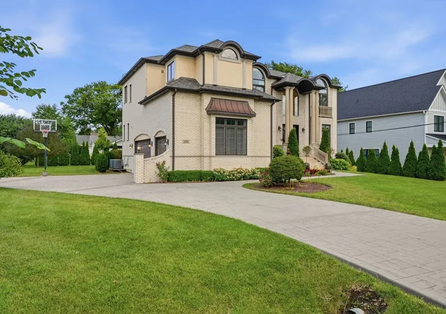 Photo 3 of Single family home for sale at 5605 S Monroe St, Hinsdale, IL 60521 | MLS# 12730554 | Listing updated on 2026-10-21