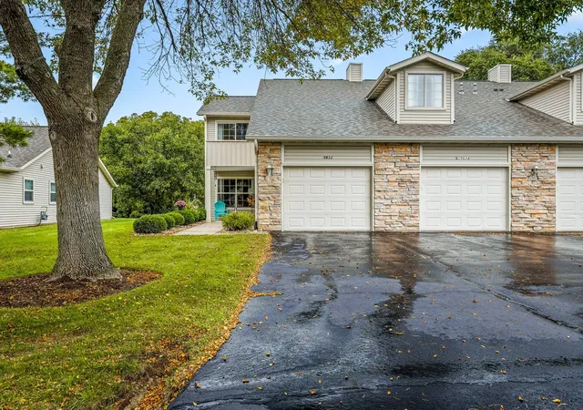 Photo 3 of Townhouse for sale at 5632 Andrews Dr #3, Roscoe, IL 61073 | MLS# 12730572 | Listing updated on 2026-09-23