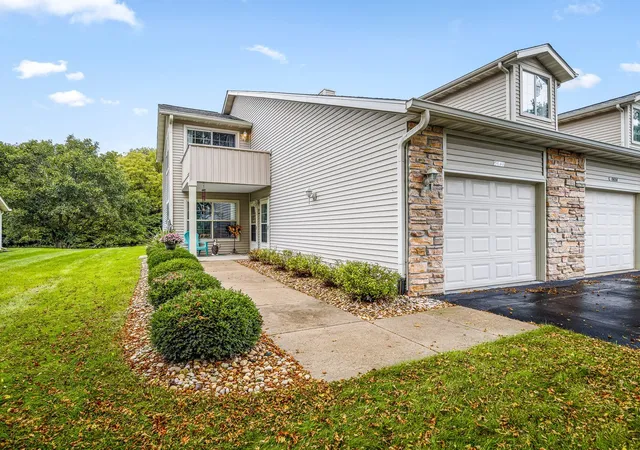 Photo 3 of Townhouse for sale at 5632 Andrews Dr #3, Roscoe, IL 61073 | MLS# 12730572 | Listing updated on 2026-09-23
