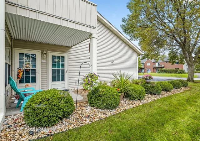 Photo 4 of Townhouse for sale at 5632 Andrews Dr #3, Roscoe, IL 61073 | MLS# 12730572 | Listing updated on 2026-09-23