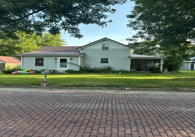 Photo 1 of Single family home for sale at 309 E Walnut St, Piper City, IL 60959 | MLS# 12730588 | Listing updated on 2026-10-01