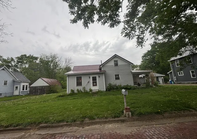 Photo 3 of Single family home for sale at 309 E Walnut St, Piper City, IL 60959 | MLS# 12730588 | Listing updated on 2026-10-01