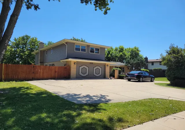 Photo 1 of Sale Pending at 425 S Arlington Hts Rd, Elk Grove Village, IL 60007 | MLS# 12730595 | Listing updated on 2026-09-18