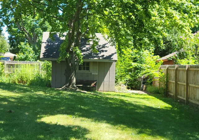 Photo 3 of Sale Pending at 425 S Arlington Hts Rd, Elk Grove Village, IL 60007 | MLS# 12730595 | Listing updated on 2026-09-18