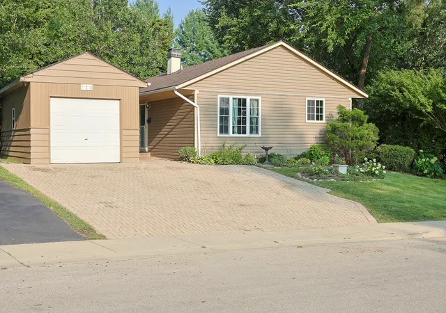 Photo 2 of Single family home for sale at 716 Navajo Dr, Carpentersville, IL 60110 | MLS# 12730602 | Listing updated on 2026-09-15