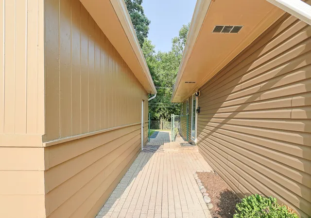 Photo 3 of Single family home for sale at 716 Navajo Dr, Carpentersville, IL 60110 | MLS# 12730602 | Listing updated on 2026-09-15