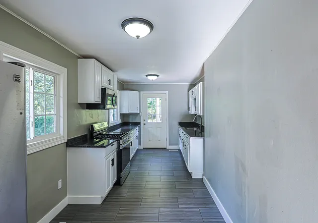 Photo 4 of Single family home for sale at 716 Navajo Dr, Carpentersville, IL 60110 | MLS# 12730602 | Listing updated on 2026-09-15