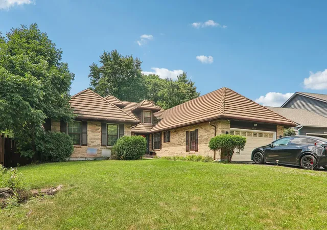 2nd image of 1213 Johnson Dr, Naperville, IL 60540 | MLS# 12730644