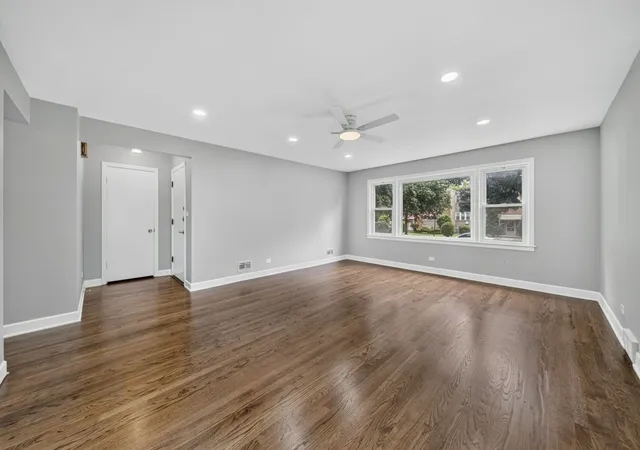 Listing Photo 4 - Condo for sale in building located at 8152 Knox Ave, Skokie, IL 60076