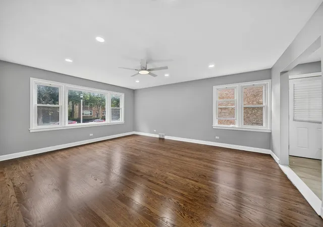 Listing Photo 5 - Condo for sale in building located at 8152 Knox Ave, Skokie, IL 60076