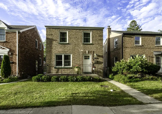 Photo 1 of Single family home for sale at 3812 W Hull St, Skokie, IL 60076 | MLS# 12730688 | Listing updated on 2026-10-06