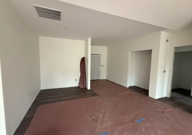 Photo 4 of Single family home for sale at 1917 S Stone Crk Blvd, Urbana, IL 61802 | MLS# 12730713 | Listing updated on 2026-09-18