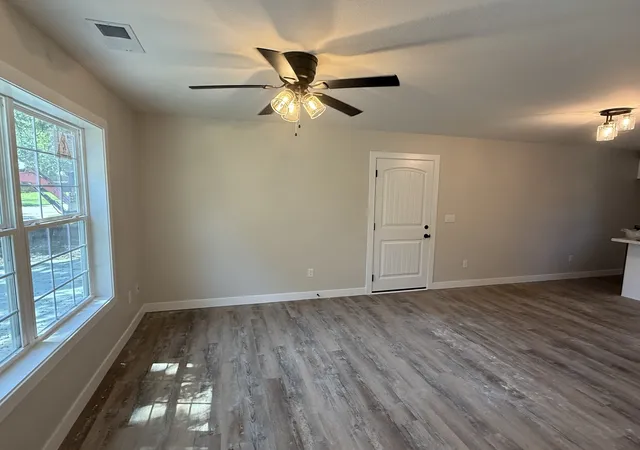 Photo 4 of Single family home for sale at 1106 Mitchem Dr, Urbana, IL 61801 | MLS# 12730714 | Listing updated on 2026-09-16