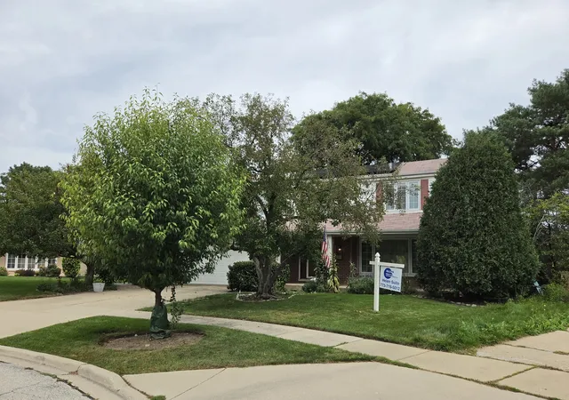 Photo 3 of Single family home for sale at 3235 N Volz Dr E, Arlington Heights, IL 60004 | MLS# 12730721 | Listing updated on 2026-09-19