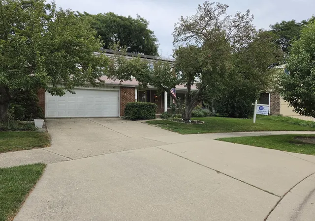 Photo 3 of Single family home for sale at 3235 N Volz Dr E, Arlington Heights, IL 60004 | MLS# 12730721 | Listing updated on 2026-09-14
