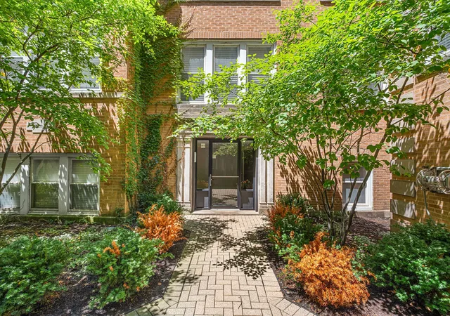 Photo 3 of Condo for sale at 536 W Belmont Ave #2S, Chicago, IL 60657 | MLS# 12730734 | Listing updated on 2026-09-15