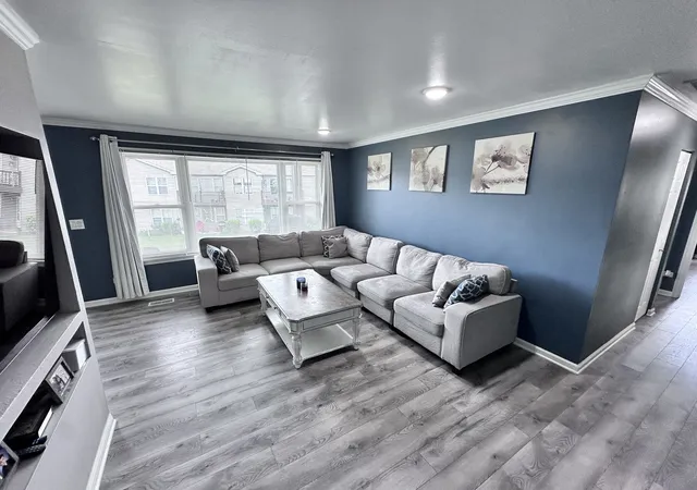 2nd image of 1011 Sommerset Ct #A, Elgin, IL 60120 | MLS# 12730859