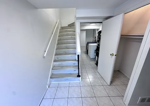Photo 2 of Townhouse for sale at 811 Shawnee Trl #811, Roselle, IL 60172 | MLS# 12730869 | Listing updated on 2026-09-07