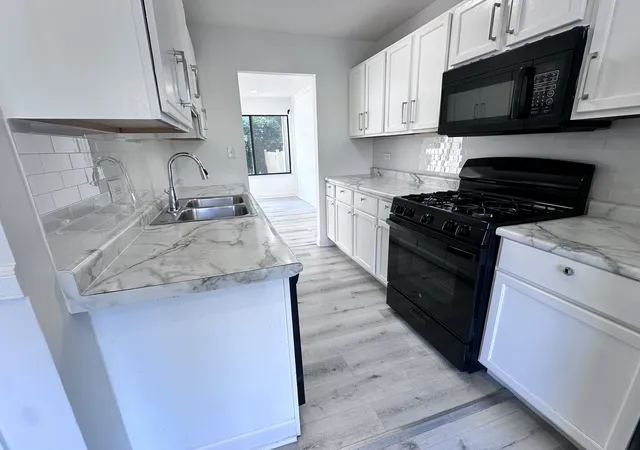 Photo 3 of Townhouse for sale at 811 Shawnee Trl #811, Roselle, IL 60172 | MLS# 12730869 | Listing updated on 2026-09-07