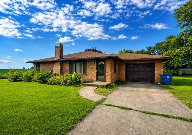 Photo 1 of Single family home for sale at 1721 E 1st Street, Streator, IL 61364 | MLS# 12730881 | Listing updated on 2026-08-31