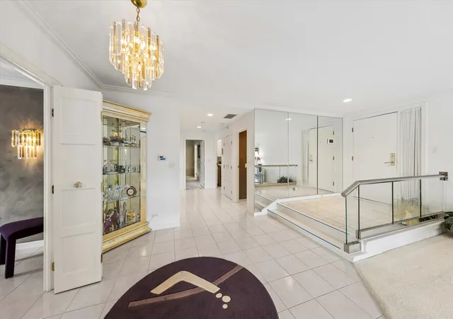 Listing Photo 4 - Condo for sale in building located at 5 Oak Brk Clb Dr, Oak Brook, IL 60523 - Unit #S304