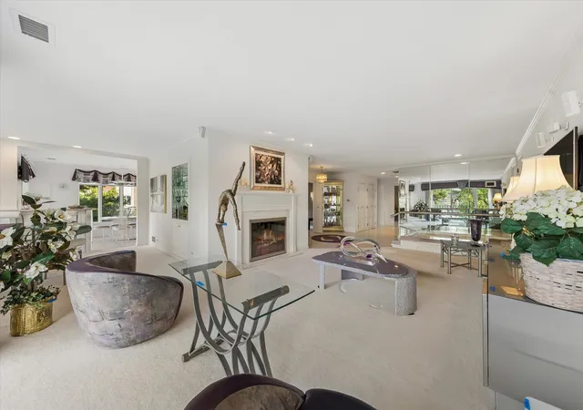Listing Photo 5 - Condo for sale in building located at 5 Oak Brk Clb Dr, Oak Brook, IL 60523 - Unit #S304