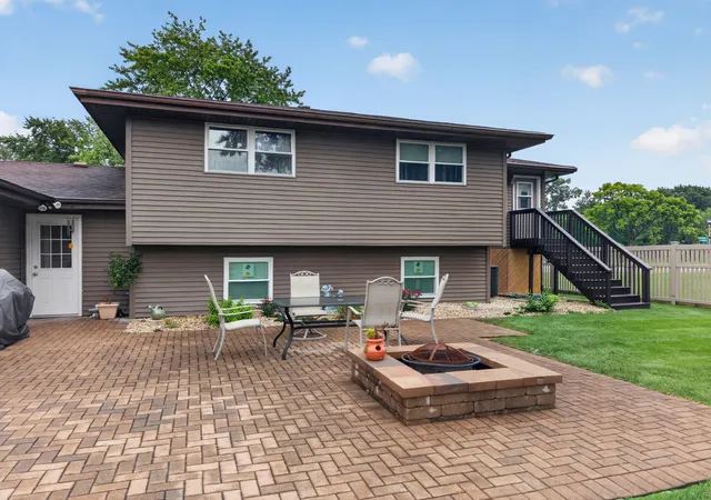 Photo 3 of Sale Pending at 103 Deerpath Dr, Minooka, IL 60447 | MLS# 12730975 | Listing updated on 2026-09-12