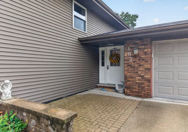 Photo 4 of Sale Pending at 103 Deerpath Dr, Minooka, IL 60447 | MLS# 12730975 | Listing updated on 2026-09-12