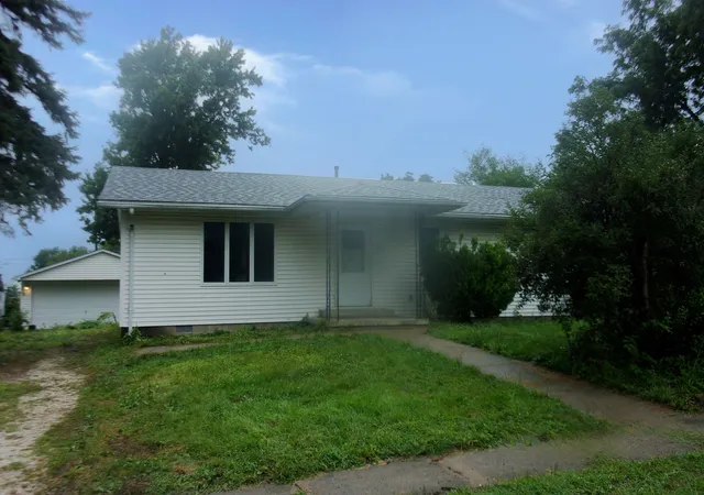 Photo 1 of Single family home for sale at 312 E Spruce St, Chatsworth, IL 60921 | MLS# 12731024 | Listing updated on 2026-09-14
