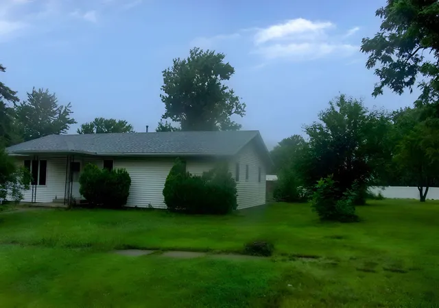 Photo 2 of Single family home for sale at 312 E Spruce St, Chatsworth, IL 60921 | MLS# 12731024 | Listing updated on 2026-09-14
