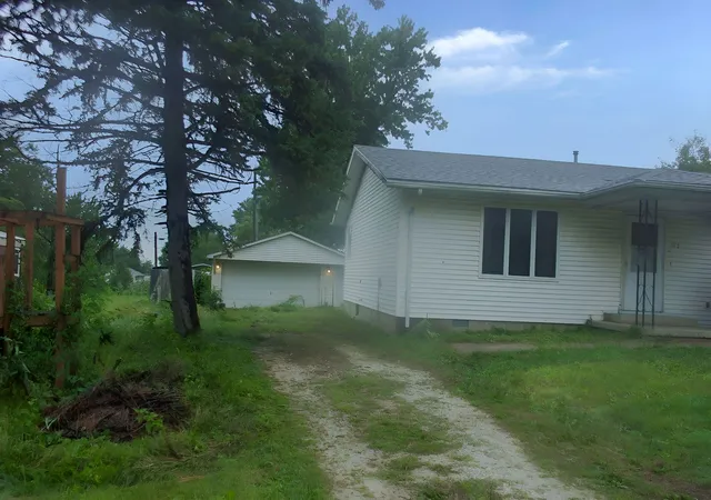 Photo 2 of Single family home for sale at 312 E Spruce St, Chatsworth, IL 60921 | MLS# 12731024 | Listing updated on 2026-09-14