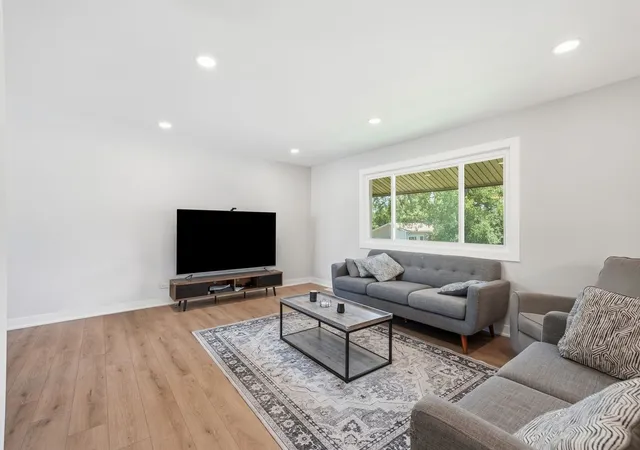 Photo 3 of Single family home for sale at 17800 Central Park Ave, Country Club Hills, IL 60478 | MLS# 12731113 | Listing updated on 2026-09-25