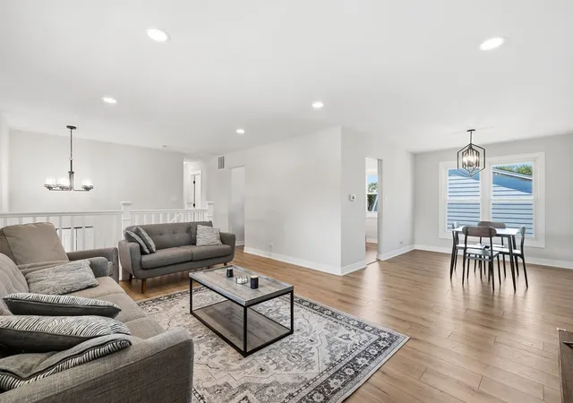 Photo 3 of Single family home for sale at 17800 Central Park Ave, Country Club Hills, IL 60478 | MLS# 12731113 | Listing updated on 2026-09-25