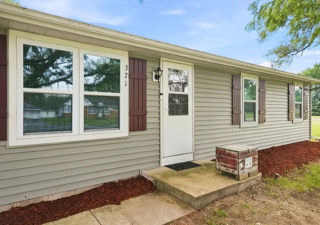 Photo 2 of Sale Pending at 371 N Center St, Braidwood, IL 60408 | MLS# 12731217 | Listing updated on 2026-09-12