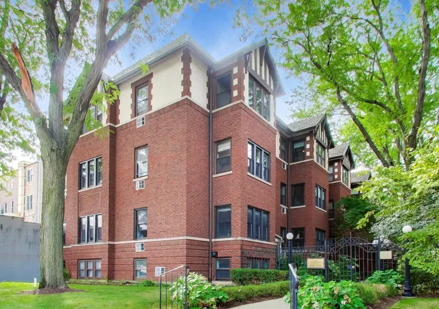 Photo 1 of Condo for sale at 815 Lake St #1S, Oak Park, IL 60301 | MLS# 12731226 | Listing updated on 2026-09-21