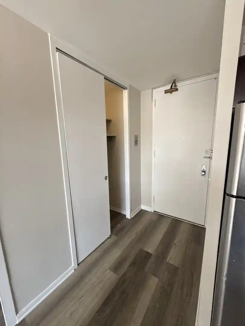 Listing Photo 2 - Condo for sale in 4800 S Chicago Bch Dr located at 4800 S Chicago Bch Dr, Chicago, IL 60615 - Unit #308S