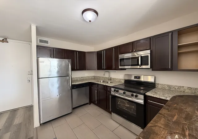 Listing Photo 4 - Condo for sale in building located at 4800 S Chicago Bch Dr, Chicago, IL 60615 - Unit #308S