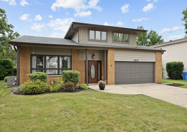 Photo 1 of Single family home for sale at 1815 Azalea Ln, Mount Prospect, IL 60056 | MLS# 12731249 | Listing updated on 2026-09-24