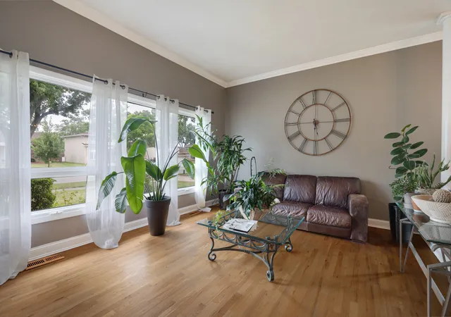 Photo 3 of Single family home for sale at 1815 Azalea Ln, Mount Prospect, IL 60056 | MLS# 12731249 | Listing updated on 2026-09-24