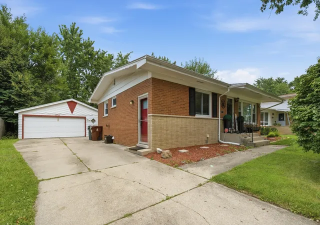 Photo 3 of Sale Pending at 835 W Terrace Dr, Glenwood, IL 60425 | MLS# 12731265 | Listing updated on 2026-08-17