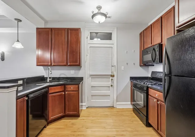 Listing Photo 5 - Condo for sale in building located at 221 N Oak Park Ave, Oak Park, IL 60302 - Unit #2E