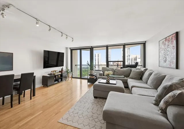 Photo 4 of Condo for sale at 1560 N Sandburg Ter #2008, Chicago, IL 60610 | MLS# 12731306 | Listing updated on 2026-08-31