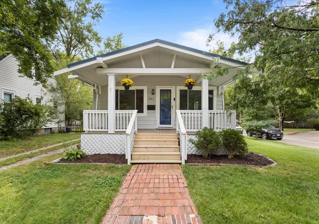 Single family home for sale at 901 E Washington St, Urbana, IL 61801 | MLS# 12731311