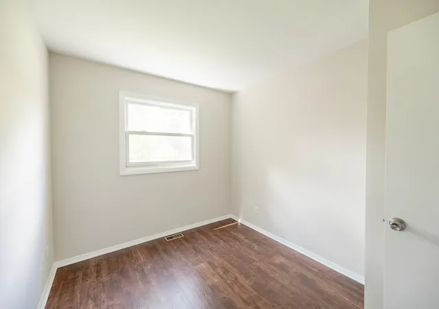 Photo 4 of Single family home for sale at 542 S 14th Street, St. Charles, IL 60174 | MLS# 12731381 | Listing updated on 2026-09-01