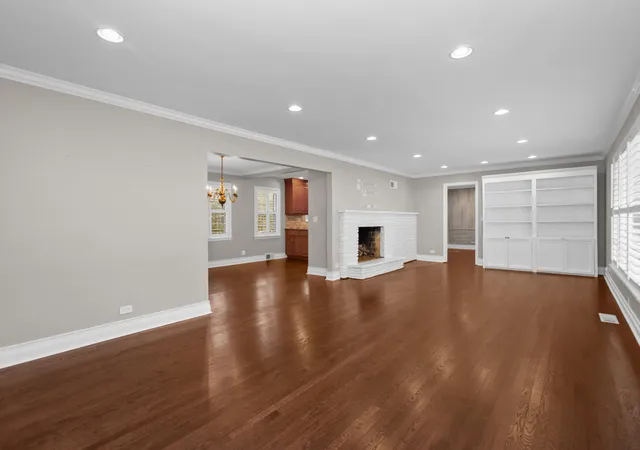 Photo 3 of Single family home for sale at 807 Surrey Ln, Glenview, IL 60025 | MLS# 12731390 | Listing updated on 2026-09-24